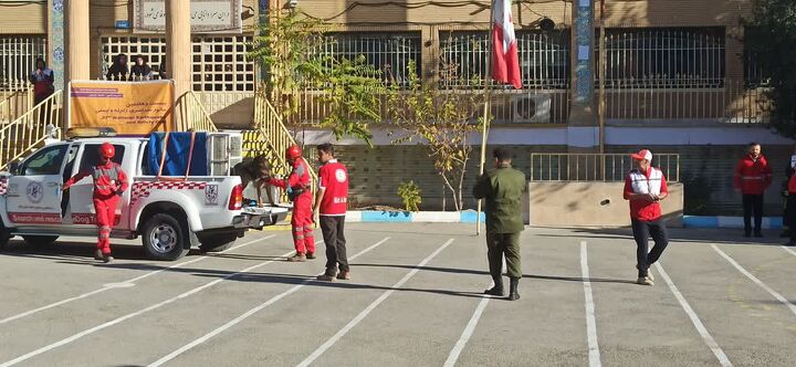 مانور سراسری زلزله و ایمنی در مدارس ایلام برگزار شد