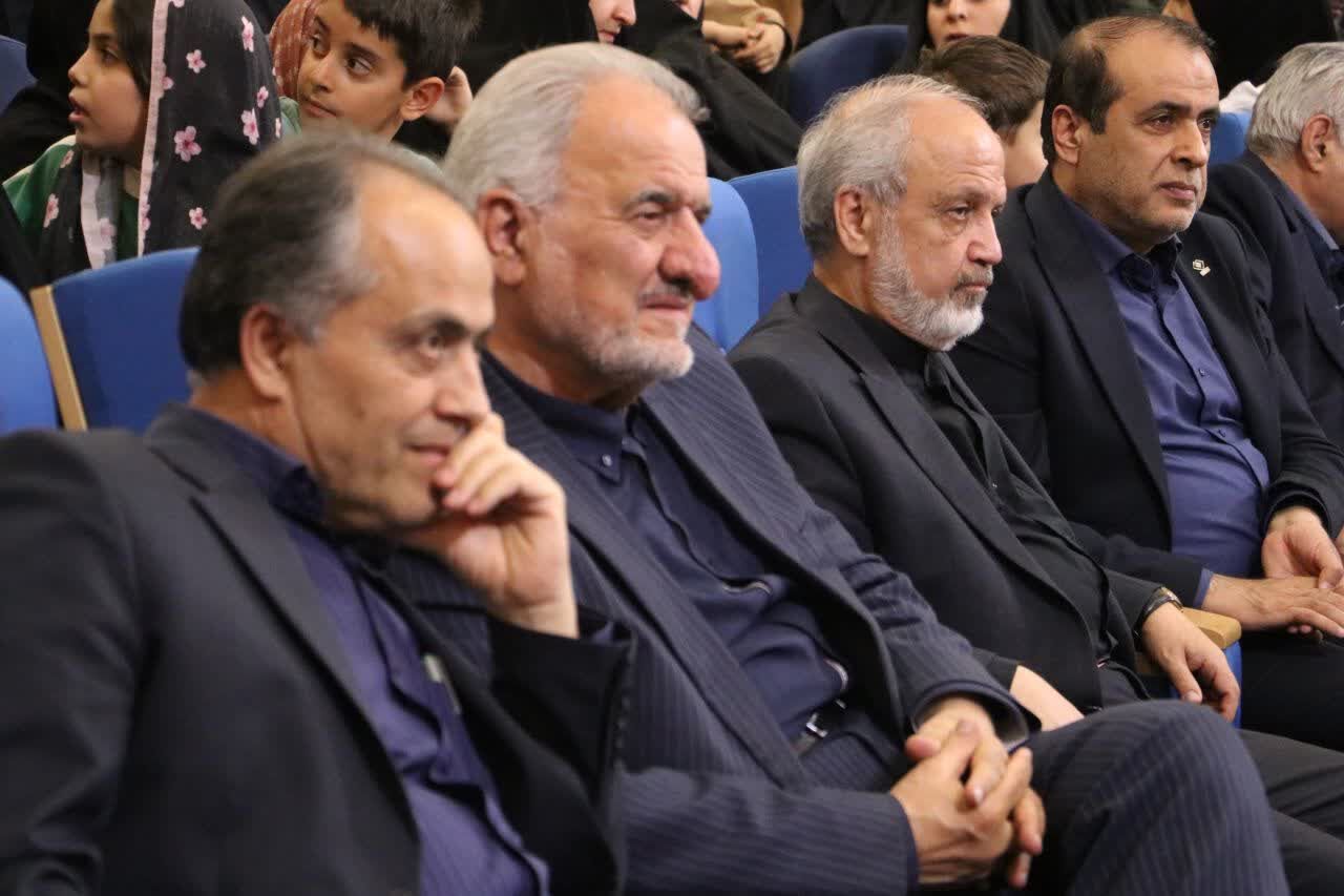 برگزاری محفل انس با قرآن و تجلیل از مقامآوران قرآنی دانشگاه علوم پزشکی کاشان