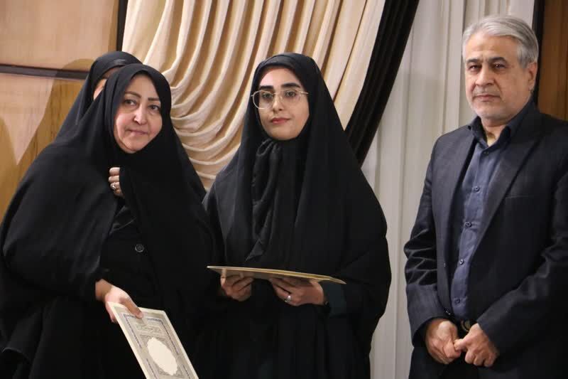 برگزاری محفل انس با قرآن و تجلیل از مقامآوران قرآنی دانشگاه علوم پزشکی کاشان