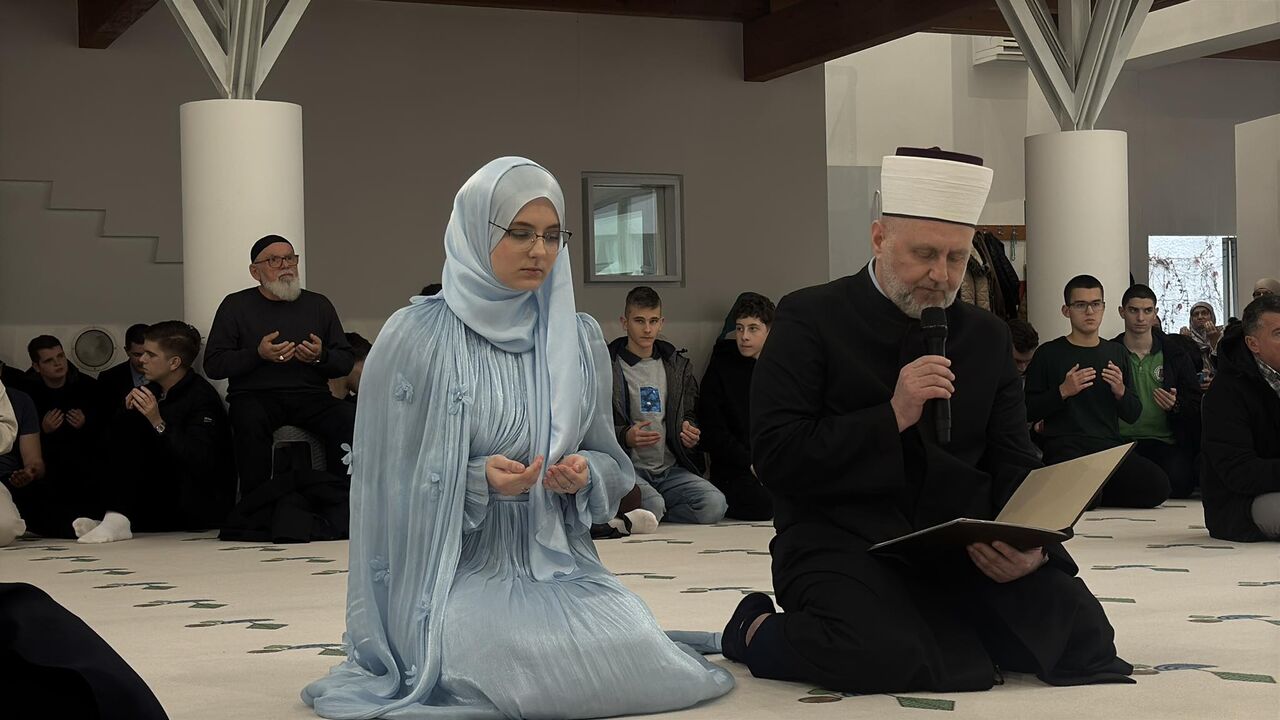 تجلیل از دانشجوی دندانپزشکی در بوسنی که حافظ قرآن شد