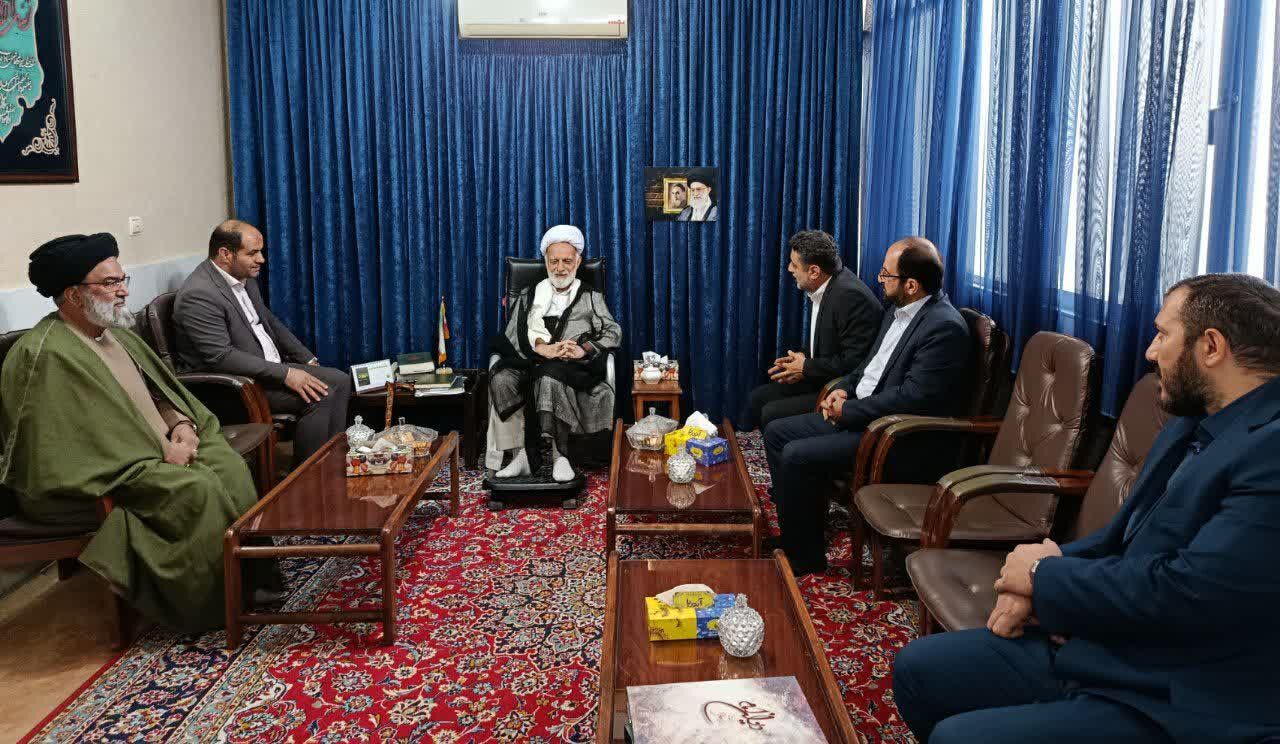 امام خمینی(ره) چراغ همیشه روشن انقلاب است