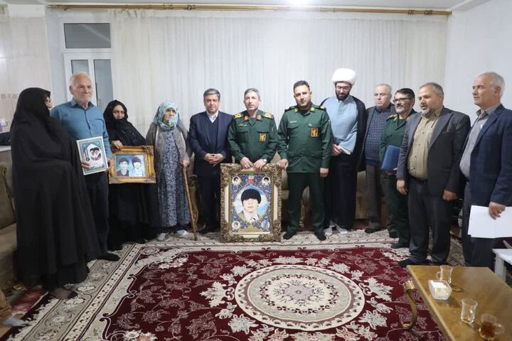 تجلیل استاندار اردبیل از مادر شهید احمد غلامی