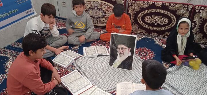 صبحی معطر به آیات نور؛ قرائت قرآن به نیابت از شهدا در مسجد روستای شیخ‌جعفر