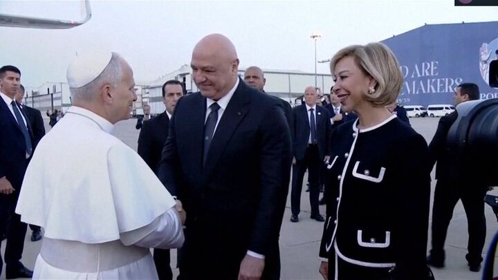 ورود تاریخی پاپ لئون چهاردهم به لبنان؛ شلیک ۲۱ گلوله توپ برای استقبال رسمی