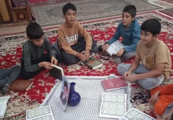 صبحی معطر به آیات نور؛ قرائت قرآن به نیابت از شهدا در مسجد روستای شیخ‌جعفر