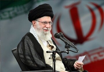 پیگیری وضعیت سلامت رضا امیرخانی از سوی رهبر انقلاب