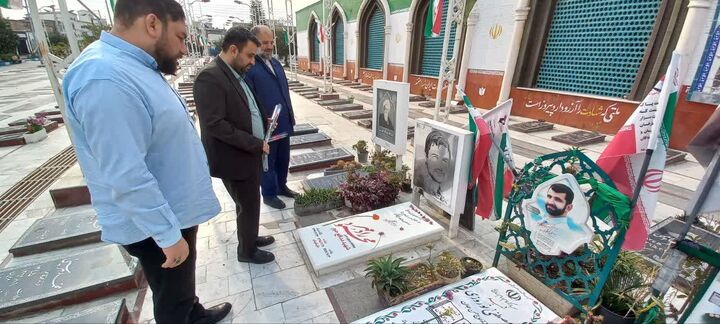 ادای احترام سرپرست ستاد هماهنگی کانون‌های مساجد مازندران به مقام شامخ شهدا