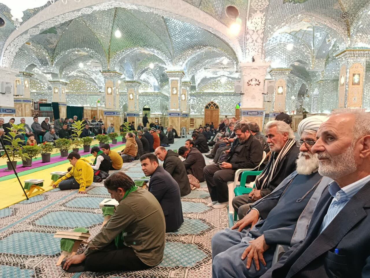 برگزاری کرسی تلاوت تدبری قرآن کریم در حرم حضرت علی بن باقر(ع) راوند کاشان