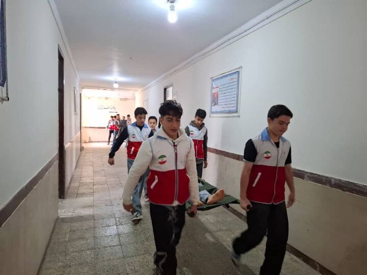 برگزاری مانور ایمنی زلزله در مدارس کردستان با همکاری جمعیت هلال‌احمر