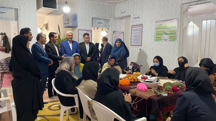 فعالیت ‌۳۰ معلول آبدانانی در مرکز بازتوانی آموزش و تولید صنایع‌دستی