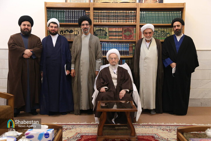 دیدار آیت الله العظمی مکارم شیرازی با مؤلفان مجموعه «آیات الاحکام»
