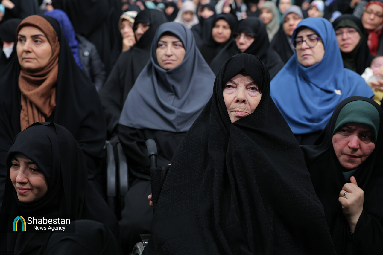دیدار هزاران نفر از زنان و دختران با رهبر معظم انقلاب