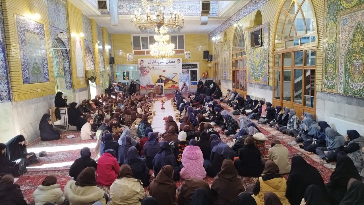 محفل انس با قرآن با حضور ۲۰۰ دانشآموز در امامزاده سیدبهلول برگزار شد
