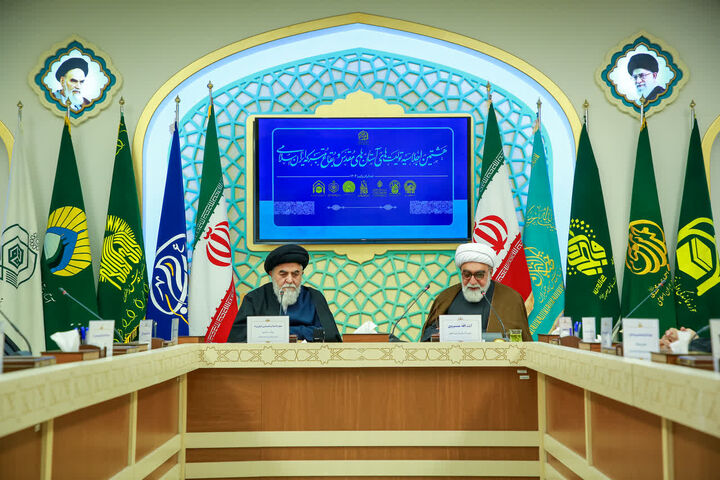 زیارت حقیقتی قدسی و جریان‌ساز است؛ مراقب تحریف آن باشیم