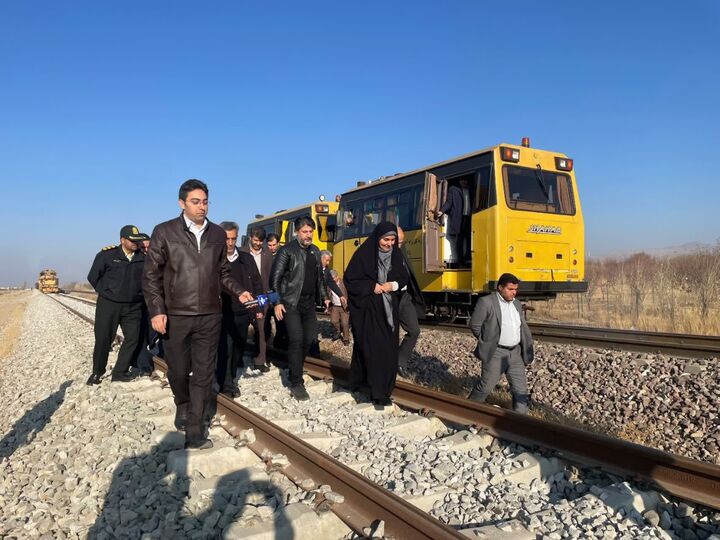 پایان ریل‌گذاری دو خطه مسیر زنجان–قزوین / تأکید وزیر راه و شهرسازی بر بهره‌برداری کامل تا پایان سال