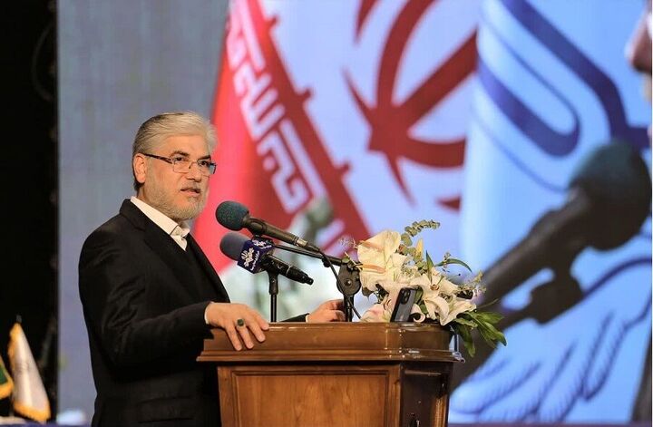 وزیر علوم: جمهوری اسلامی دانشگاه غیرسیاسی نمی‌خواهد