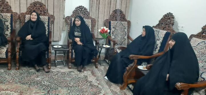 خانواده‌های شهدا نماد وفاداری به آرمان‌های انقلاب هستند