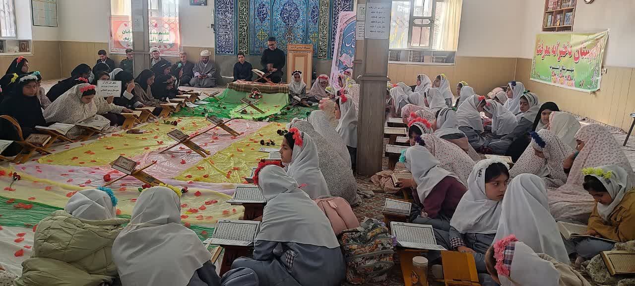 برگزاری محفل قرآنی با چاشنی دانش آموزی/ تربیت صحیح ثمره قرآن‌خوانی
