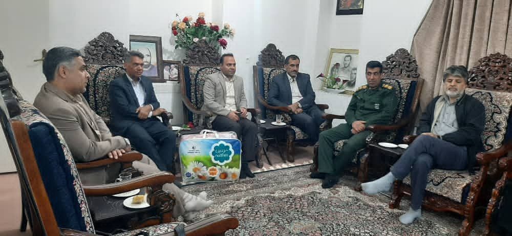 خانواده‌های شهدا نماد وفاداری به آرمان‌های انقلاب هستند