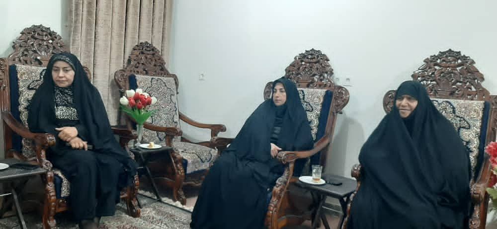 خانواده‌های شهدا نماد وفاداری به آرمان‌های انقلاب هستند