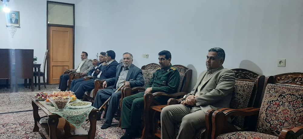 خانواده‌های شهدا نماد وفاداری به آرمان‌های انقلاب هستند