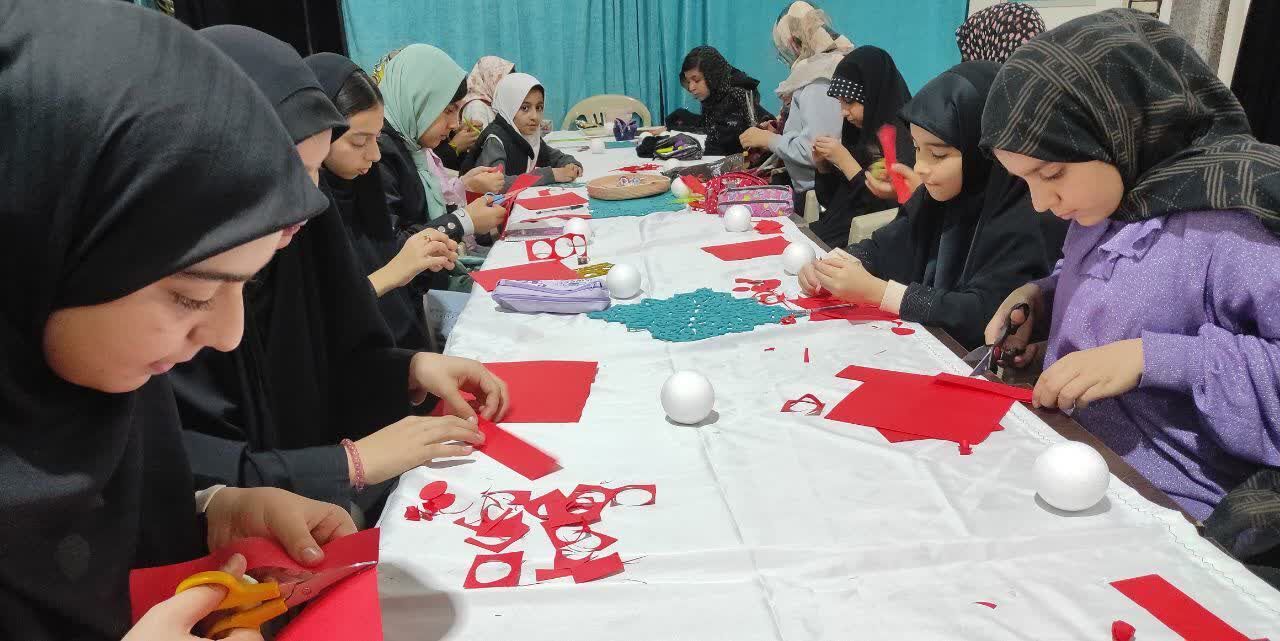 پنجشنبه خلاق دختران ارومیه‌ای در کانون انصارالزینب(س)