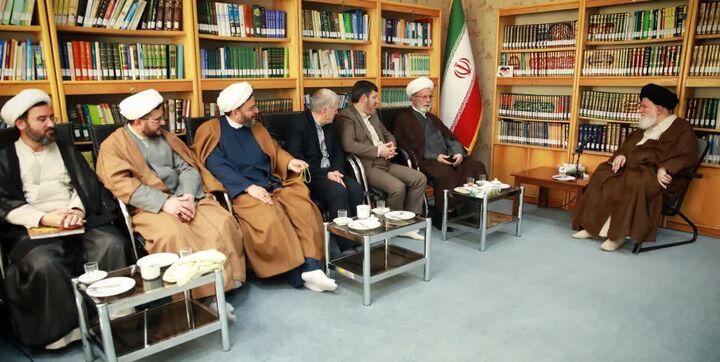 انتقاد از بی‌سوادی برخی منبری‌ها