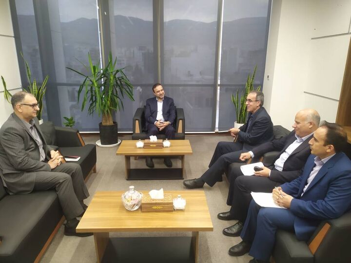 بانک ملت ۴۰۰ میلیارد ریال برای ایجاد ۲۵۰ شغل مددجویان کمیته امداد اختصاص داد