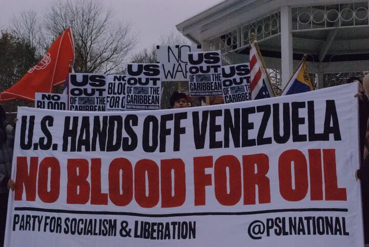 تجمع مقابل کاخ سفید در مخالفت با توطئه علیه ونزوئلا