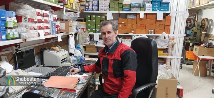 روایت مردی که با خانواده‌ چراغ تولید را روشن نگه داشته است