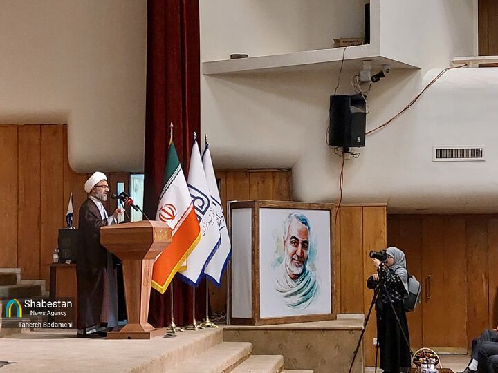 عدم دفاع صریح از مبانی دینی دشمن را وسوسه به نفوذ و بدنه جامعه را دچار تردید می‌کند