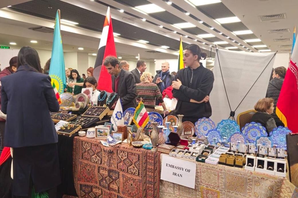 ایران با نمایش آثار هنری و فرهنگی مرکز توجه بازار بزرگ دیپلماتیک ارمنستان شد