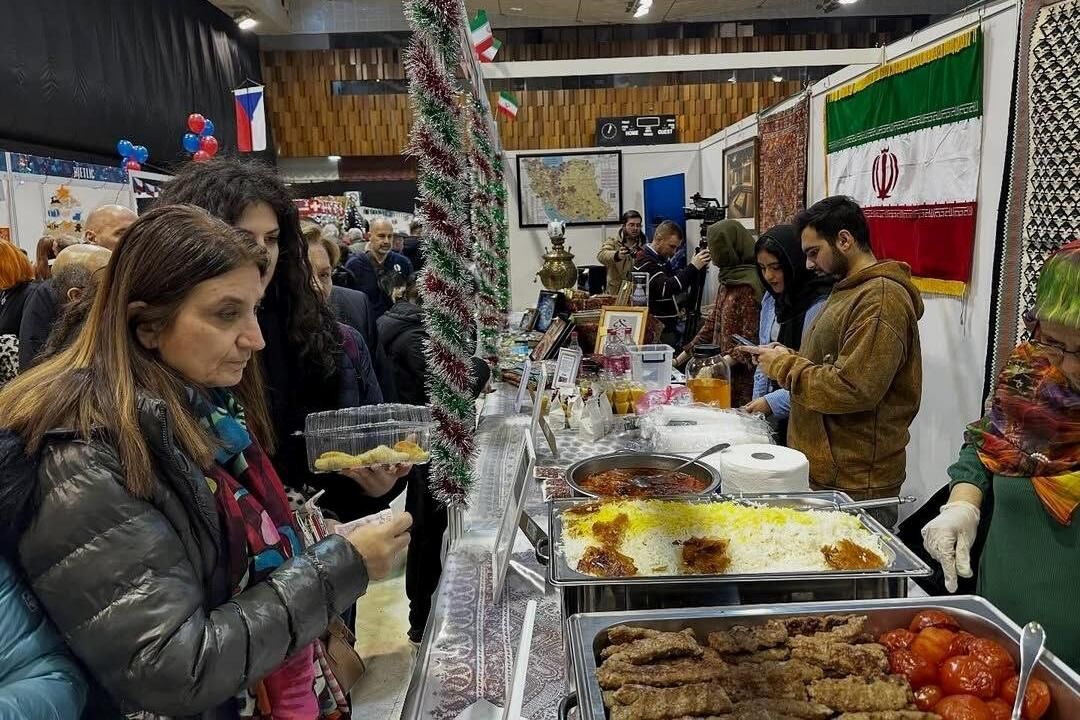 ایران هنر و غذای خود را در بازار خیریه سارایوو عرضه کرد