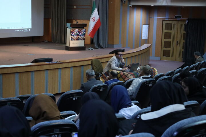 تبیین کارکردهای نوین نمد در کارگاه‌ها و نشست‌های تخصصی شهرکرد