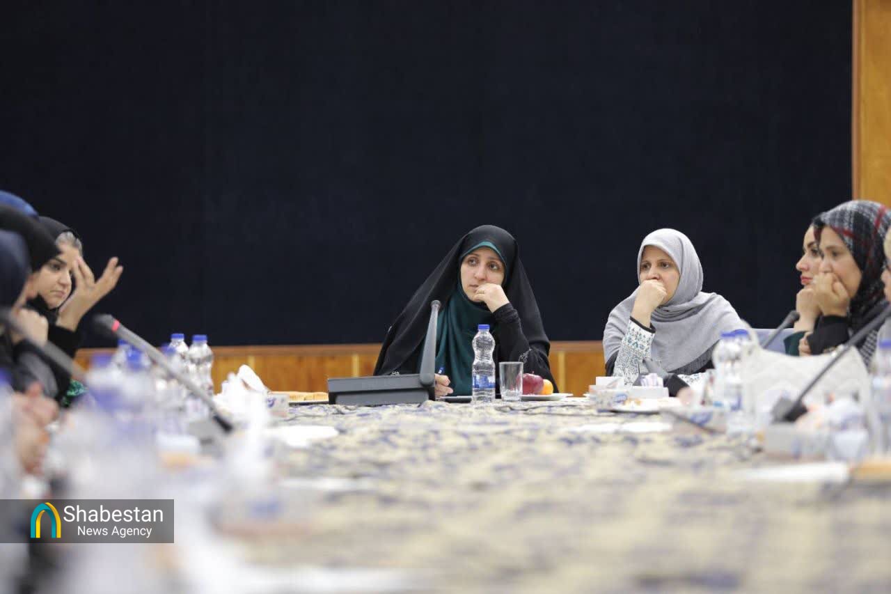 دیدار صمیمانه معاون رییس جمهور در امور زنان و خانواده با زنان خبرنگار