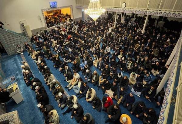 گردهمایی ۱۳۰۰ جوان هلندی با موضوع نماز صبح