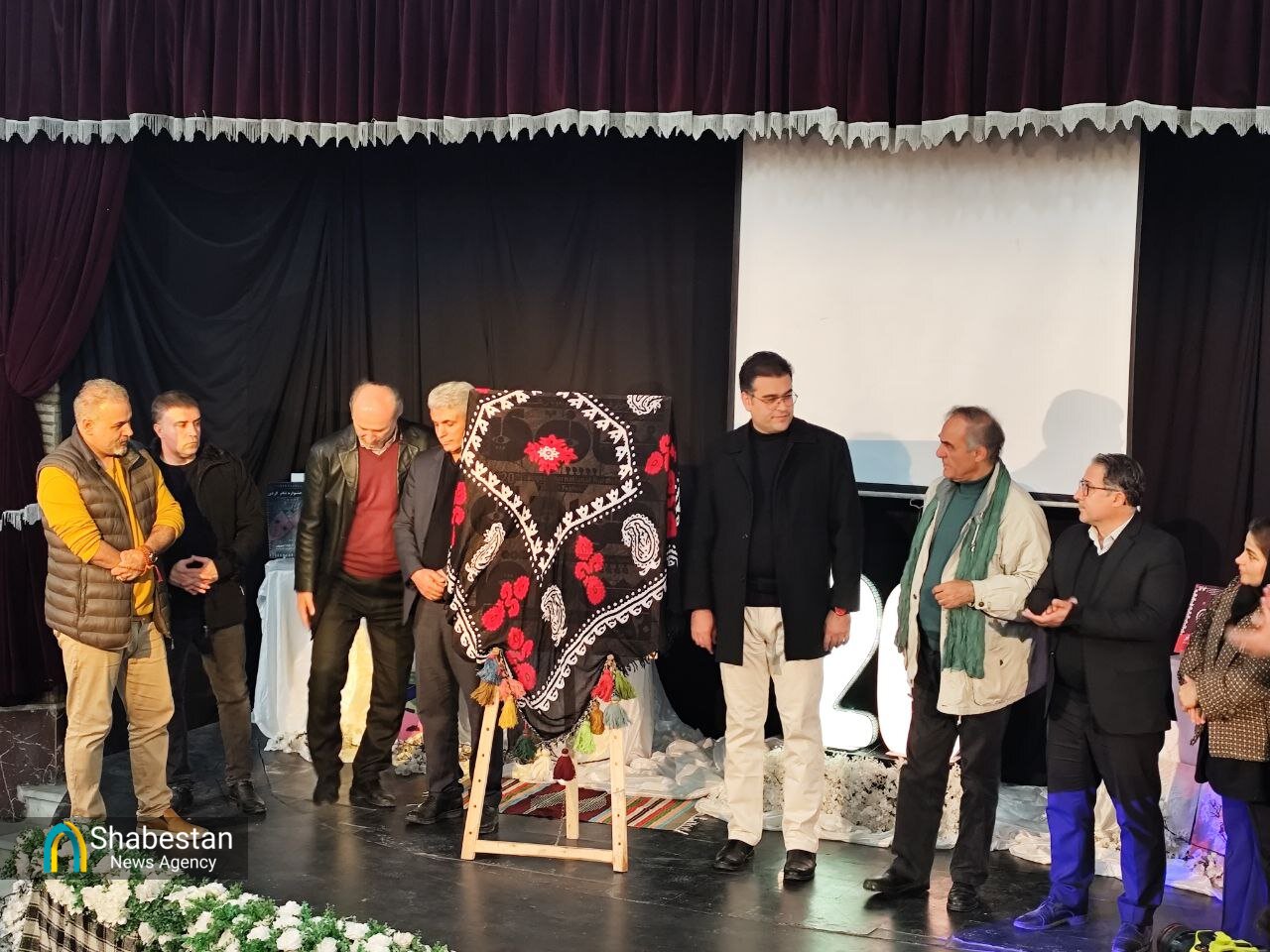 جشنواره تئاتر کردی سقز؛ آیینه صلح و همدلی در قلب فرهنگ کردستان