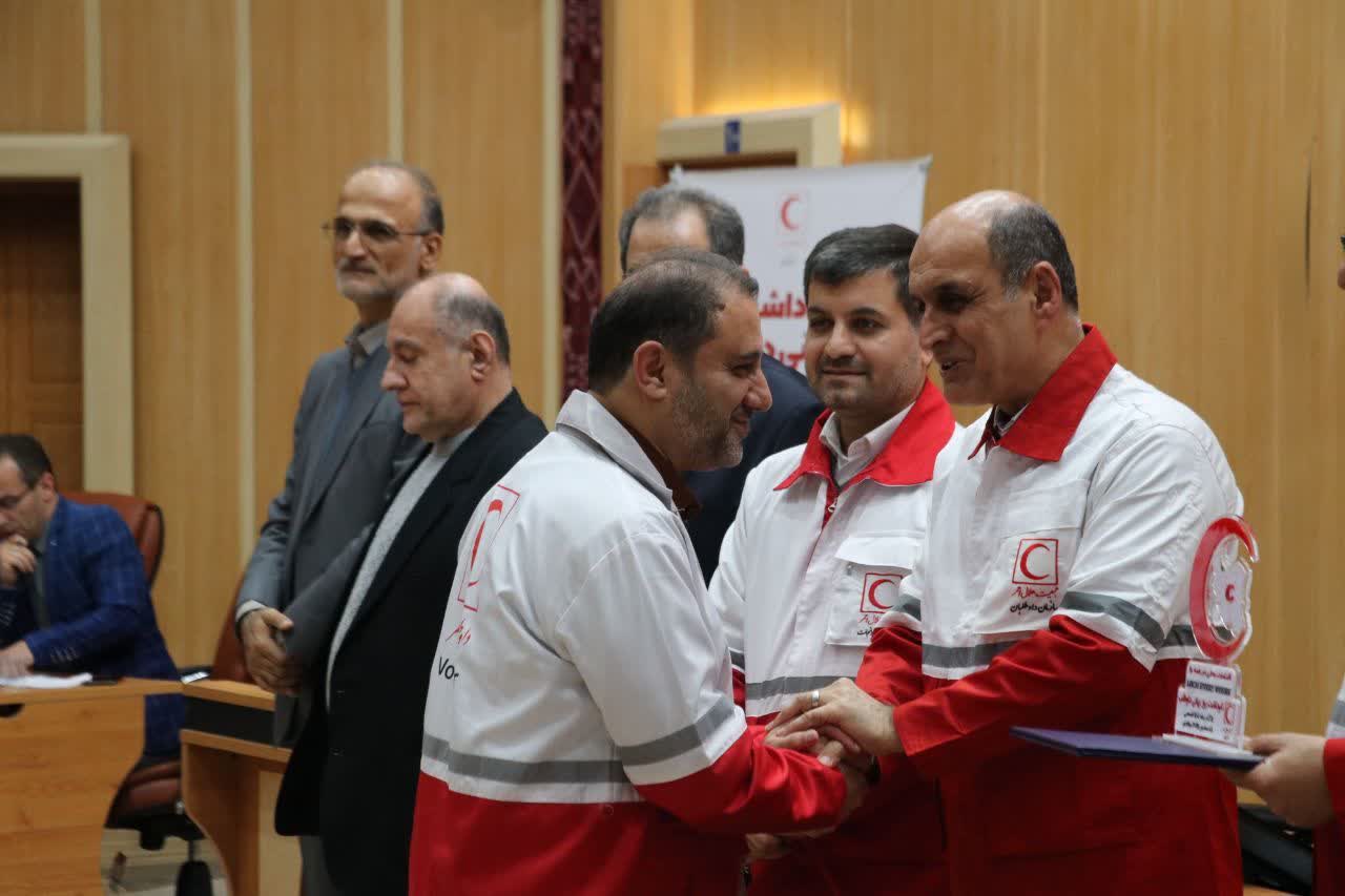 تجلیل از داوطلبان جمعیت هلال احمر گیلان