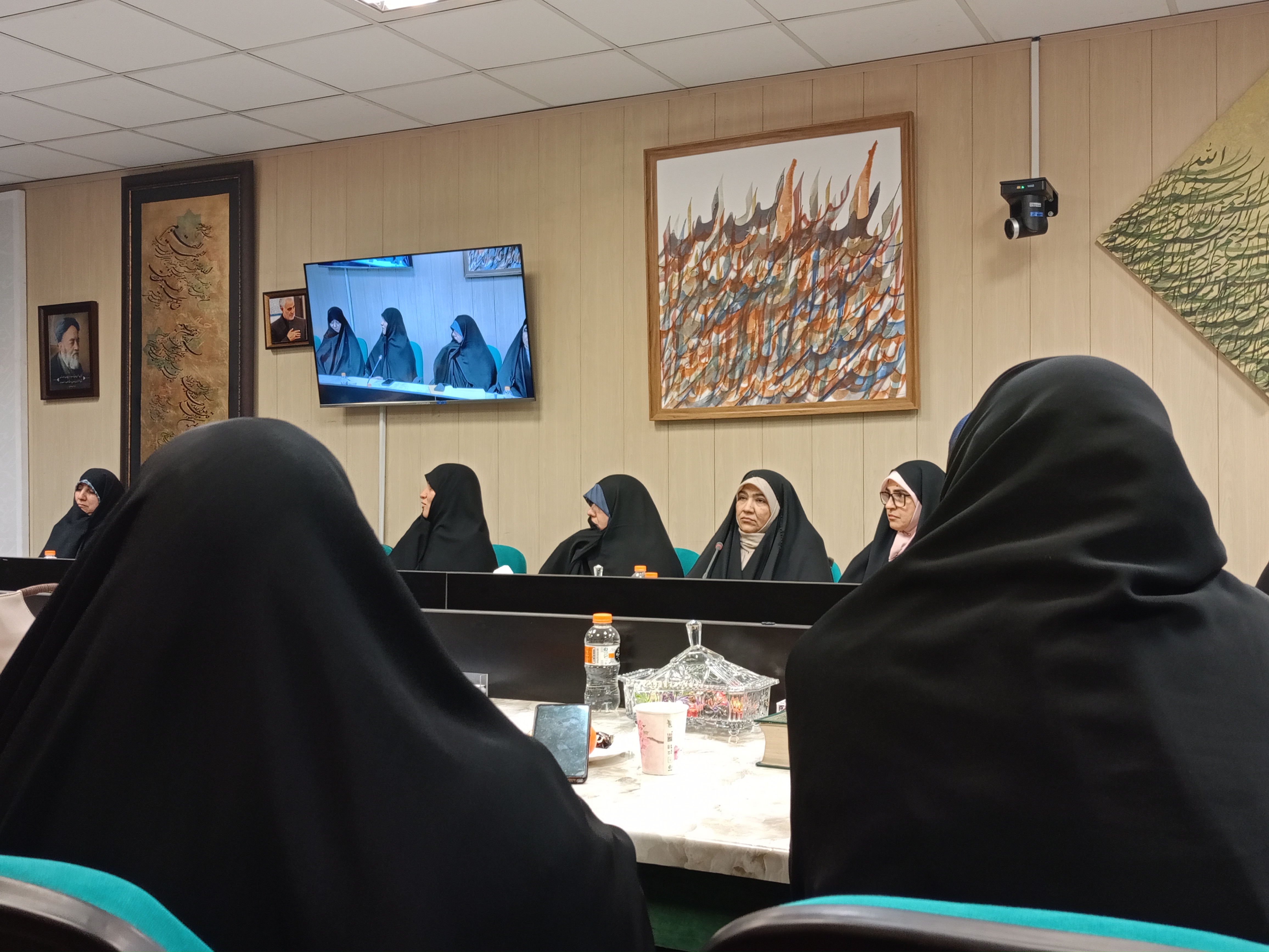 برای بسترسازی فعالیت موسسات قرآنی با مجلس تعامل می‌کنیم