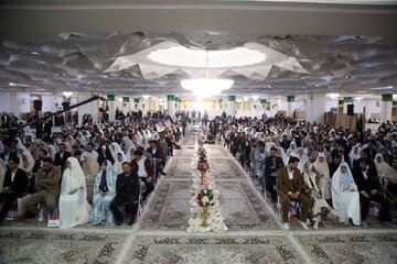 جشن ازدواج ۷۳۰ زوج دانشجو در حرم مطهر بانوی کرامت