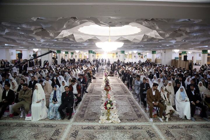 جشن ازدواج ۷۳۰ زوج دانشجو در حرم مطهر بانوی کرامت