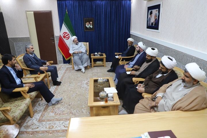 مسئولان نهاد نمایندگی مقام معظم رهبری در دانشگاه‌ها با دانشجویان  ارتباط دلی داشته باشند