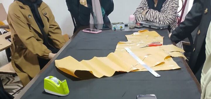 آموزش خیاطی با نخ امید؛ ۶۰ بانوی نقده‌ای از کانون سحاب تا بازار کار رسیدند