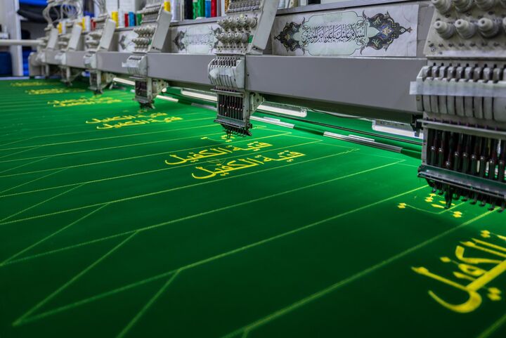 آغاز دوخت شال‌های شرکت‌کنندگان در جشن فارغ‌التحصیلی دانشجویان دانشگاه‌های عراق