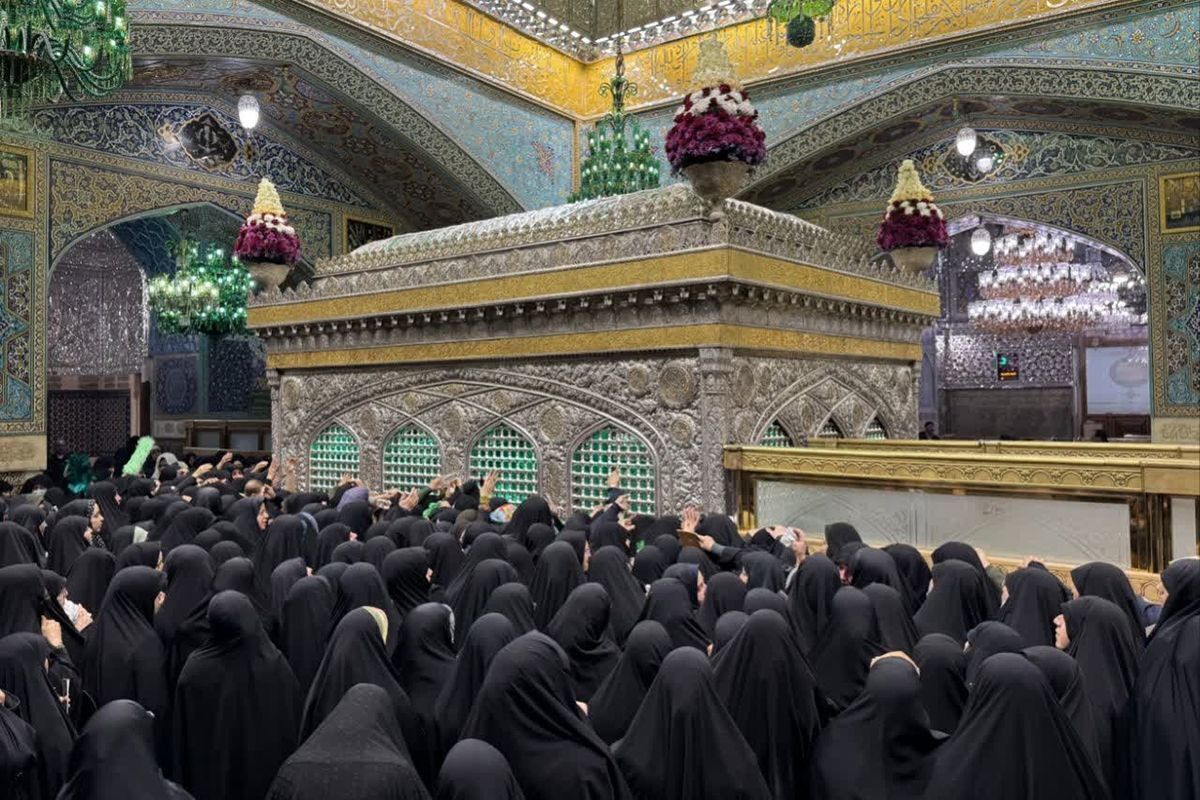 هدیه ویژه آستان قدس برای روز زن؛ اجرای آیین سنتی غباروبی ضریح صرفاً با حضور بانوان