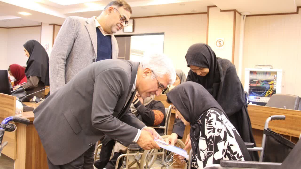 نشست صمیمانه مسئولان آران و بیدگل با جامعه معلولین؛ تجلیل از نخبگان و پیگیری جدی مطالبات