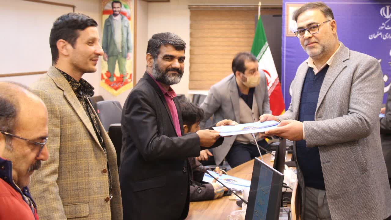 نشست صمیمانه مسئولان آران و بیدگل با جامعه معلولین؛ تجلیل از نخبگان و پیگیری جدی مطالبات