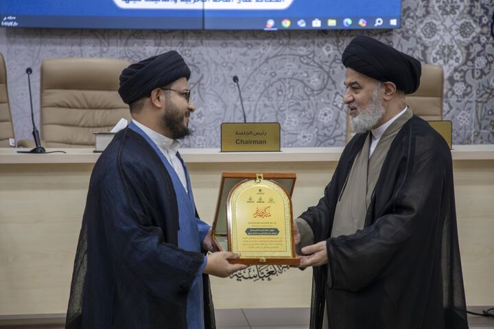 تقدیر متولی شرعی آستان مقدس عباسی از شرکت‌کنندگان همایش علمی به مناسبت روز جهانی زبان عربی