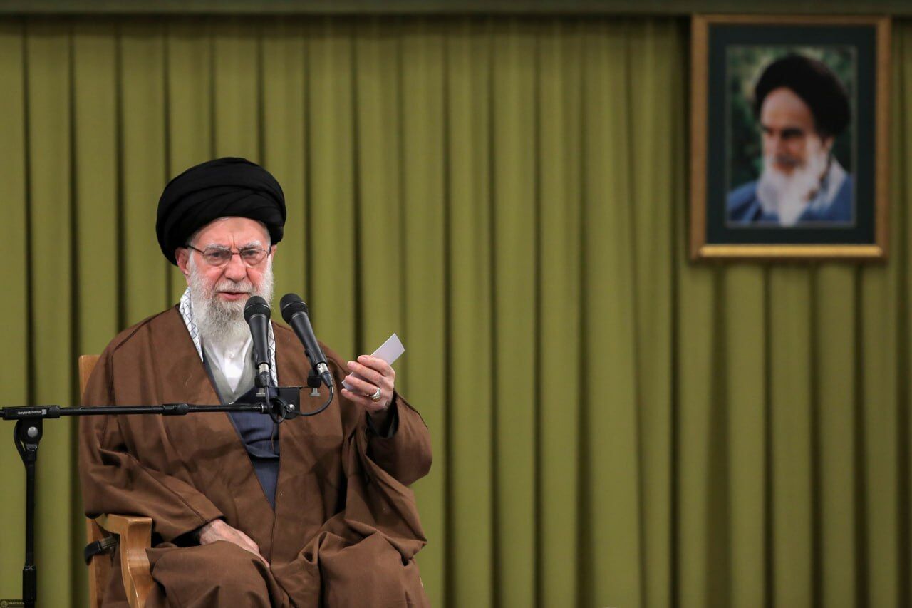 به توفیق الهی، جمهوری اسلامی در حال پیشرفت است