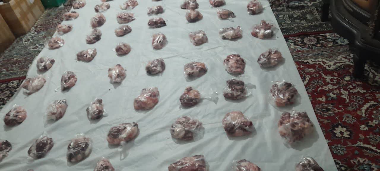 به مناسبت ولادت حضرت زهرا (س) ۷۵ بسته گوشت قربانی در بین نیازمندان توزیع شد